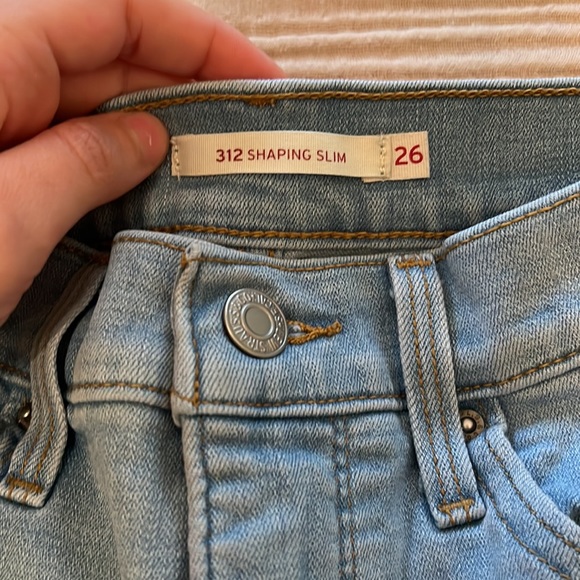 Levi’s 312 Shaping Slim Jeans Size 26 🫶🏼 - Picture 4 of 6